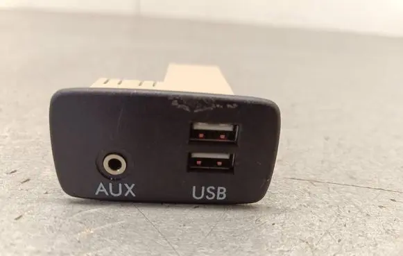 Subaru Forester SJ USB socket connector 86257AL200