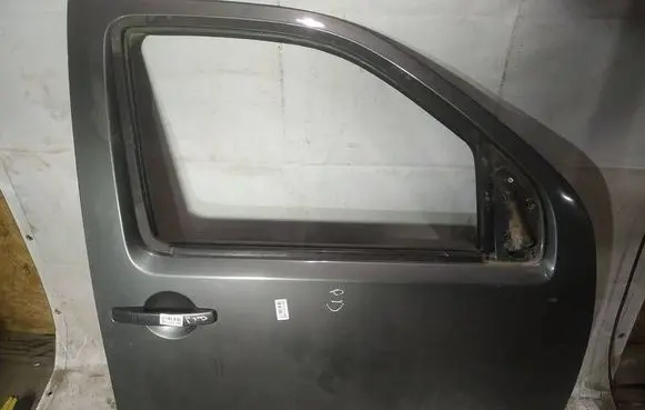 Nissan Pathfinder R51 Front door pilkos