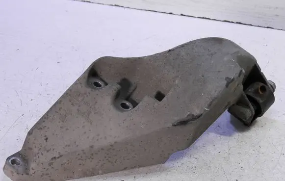 Opel Vectra B Engine mounting bracket 90502614
