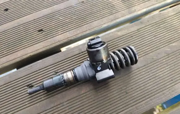 Fuel injector