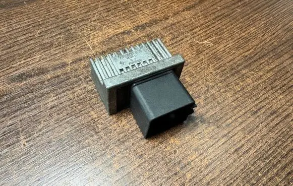 Opel Vivaro Glow plug pre-heat relay 7700115078