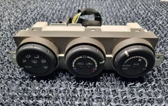 Nissan X-Trail T30 Climate control unit 27500ES61A C6606 A0200049B01000