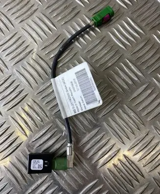 Volkswagen Golf VII USB socket connector 5Q0035726 5G0035320A