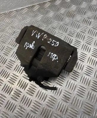 Volkswagen PASSAT B6 Front brake caliper