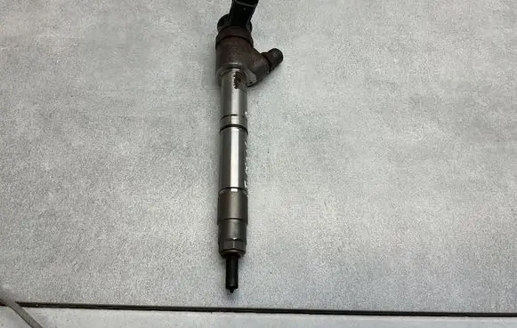 Hyundai Tucson TL Fuel injector 338002F600 0445110582