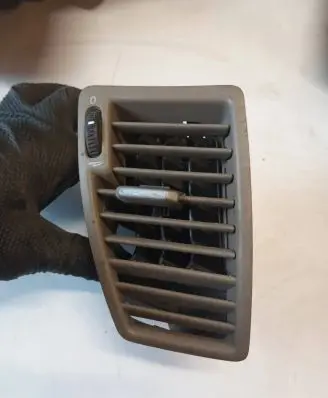 Volvo XC90 Dash center air vent grill 3409398