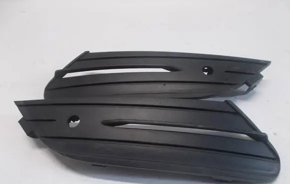 Renault Espace V (RFC) Front bumper lower grill 622568681R