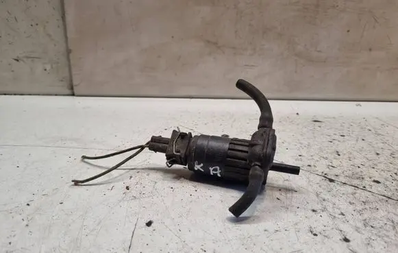 Ford Ka Windscreen/windshield washer pump D283120