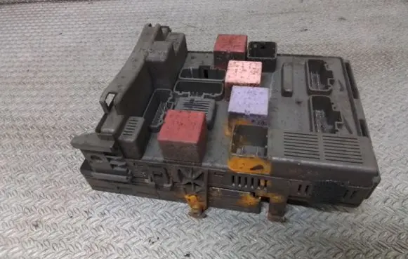 Renault Laguna II Fuse module 8200574806 42500960821