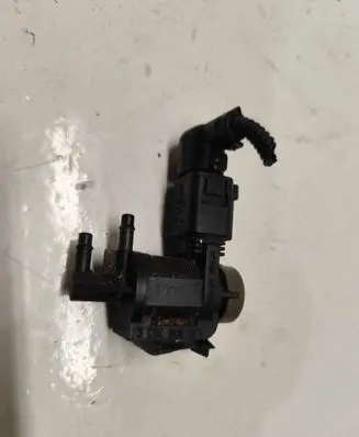 Audi A4 S4 B7 8E 8H Turbo solenoid valve 1J0906283C