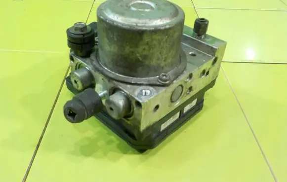 Nissan Juke I F15 ABS Pump 476601KK0A