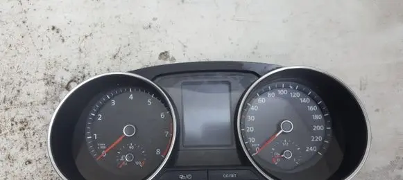 Volkswagen Polo V 6R Speedometer (instrument cluster) 6C0920740C