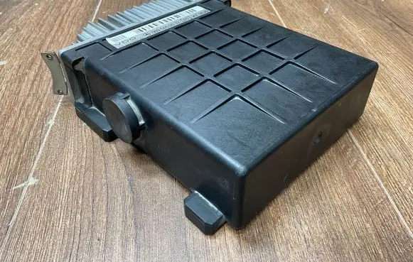 Mercedes-Benz E W124 Engine control unit/module 0095450032