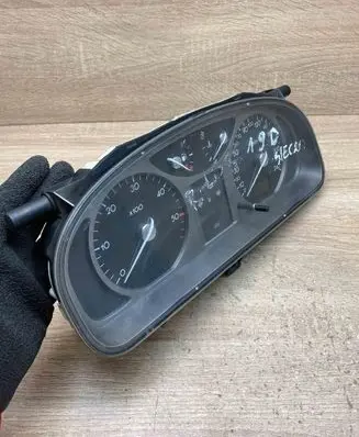 Renault Laguna II Speedometer (instrument cluster) 8200170305