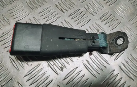 Suzuki Swift II Rear seatbelt buckle