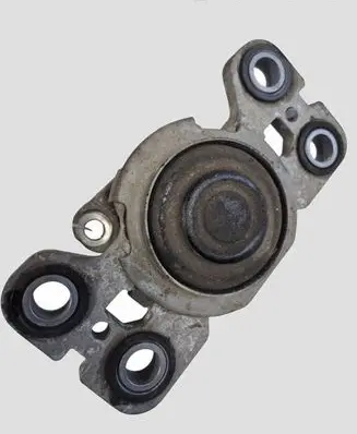 Land Rover Freelander 2 - LR2 Engine mount bracket