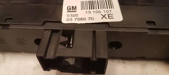 Opel Astra H Hazard light switch 03758070 660332