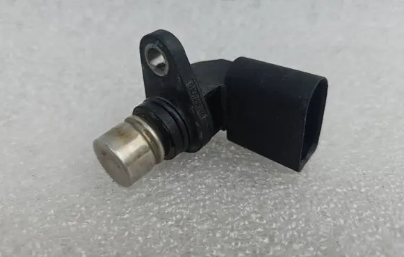 Volkswagen PASSAT B5.5 Camshaft position sensor 06A905161A
