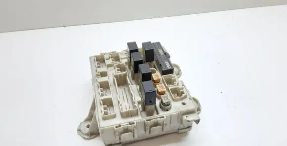 Toyota Previa (XR30, XR40) II Fuse module 8922128040