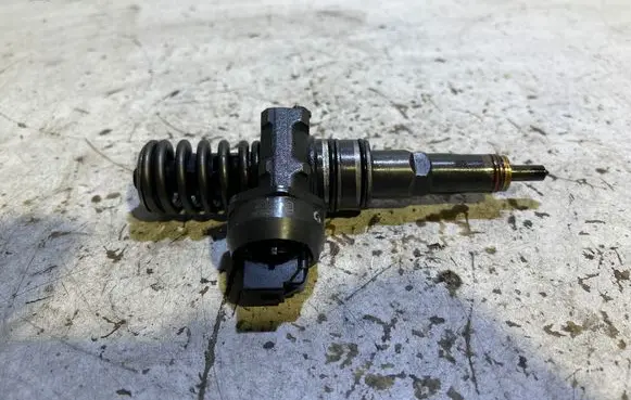 Skoda Octavia Mk2 (1Z) Fuel injector 036130073AG