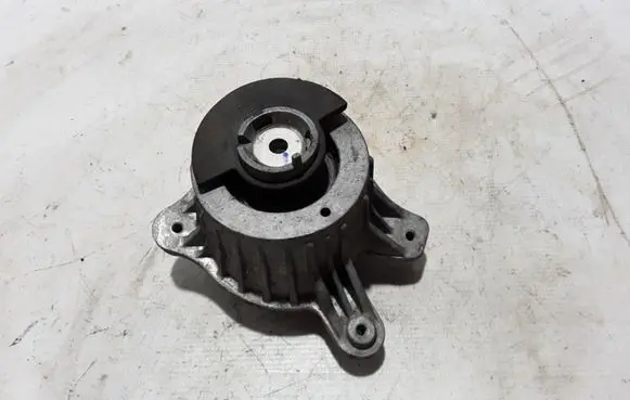 Mercedes-Benz E W213 Engine mount bracket A2132403500