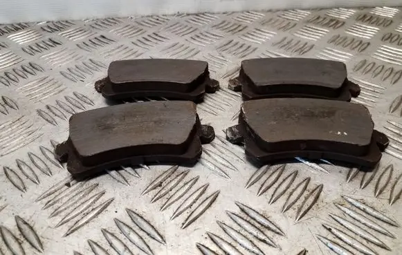 Volkswagen PASSAT B7 Brake pads (rear) 