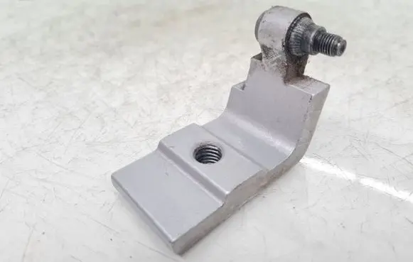BMW 5 E60 E61 Rear door lower hinge 7068090