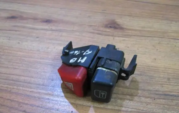 Mercedes-Benz A W168 Central locking switch button A1688201210 33019001