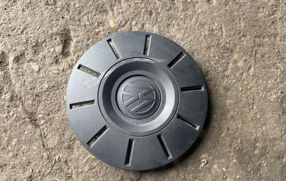 Volkswagen Transporter - Caravelle T5 R16 wheel hub/cap/trim 7E0601151B 7E0601151C