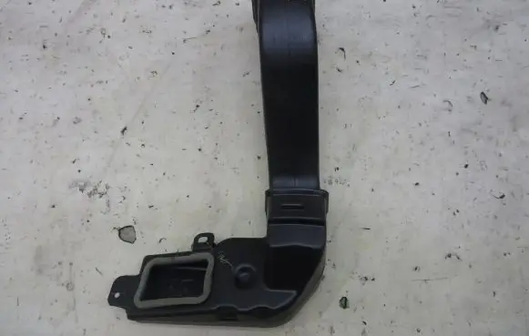 Ford Mondeo MK V Turbo air intake inlet pipe/hose DG98-10C732-AA