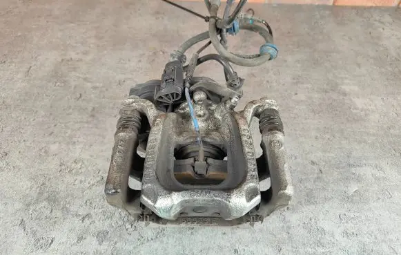 BMW X1 U11 Rear brake caliper 6891064