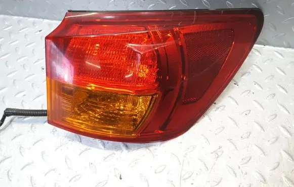 Lexus IS 220D-250-350 Rear/tail lights
