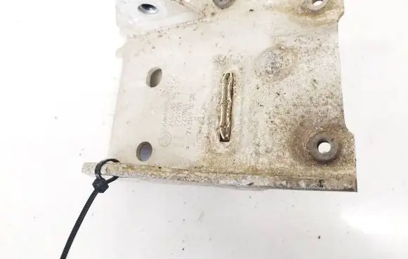 BMW 5 GT F07 Radiator mount bracket 718651309