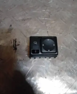 Nissan Note (E11) Wing mirror switch