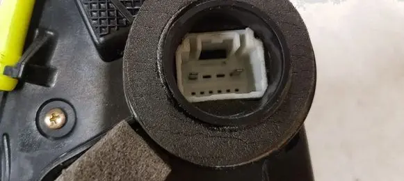 Toyota Avensis T250 Front door lock