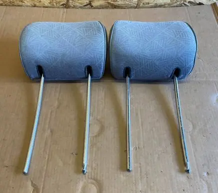 Mercedes-Benz E W124 Front seat headrest 