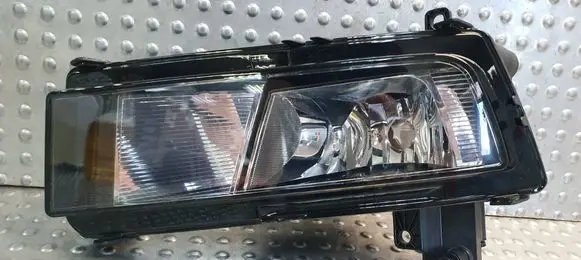 Volkswagen Touran II Front fog light 5TA941661