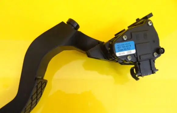 Audi A6 S6 C5 4B Accelerator throttle pedal 8D1723523N