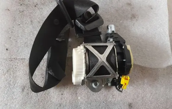 Mercedes-Benz R W251 Rear seatbelt a2518600585 2518600585