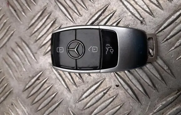 Mercedes-Benz E W213 Ignition key/card A2229059610