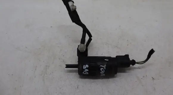 Volkswagen Touran I Windscreen/windshield washer pump 1K6955651