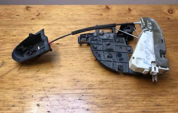 Ford Mondeo MK I Front door lock