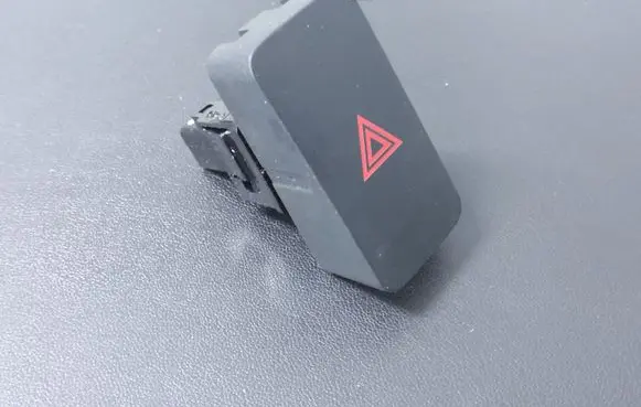 Nissan Leaf I (ZE0) Hazard light switch 1S11760
