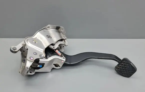 Honda CR-V Brake pedal