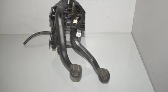 BMW 1 F40 Pedal assembly 6898137 35006898137