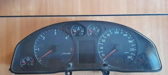Audi A4 S4 B5 8D Speedometer (instrument cluster) 8D0920931T