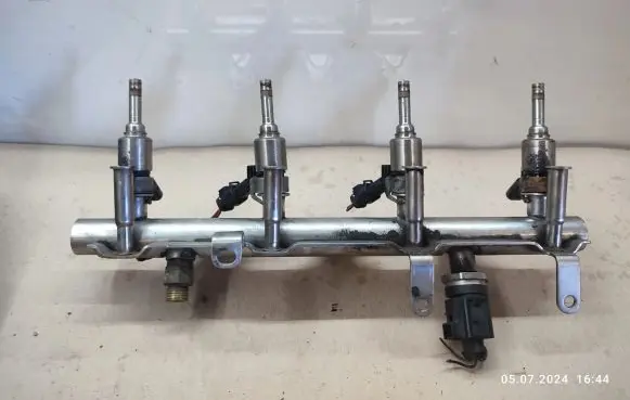 Audi A3 S3 8P Fuel injection system set 06J133317