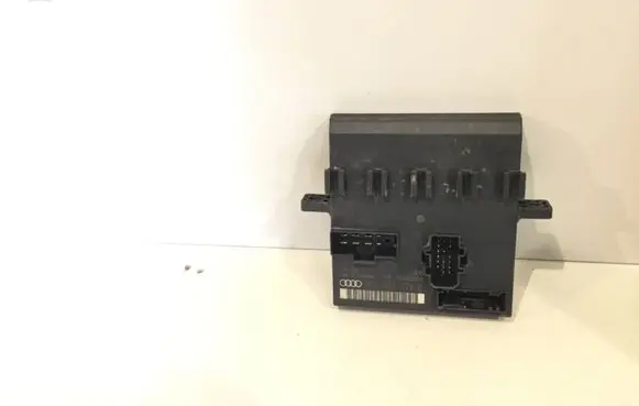 Audi A4 S4 B6 8E 8H Comfort/convenience module 8E0907279E