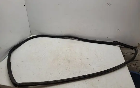 Audi TT Mk1 Front door rubber seal 