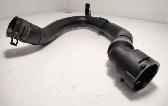 Volkswagen PASSAT B5.5 Engine coolant pipe/hose 8D0121101AB